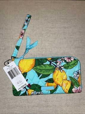 NWT Vera Bradley RFID Quilted Zip Tech Wristlet in Lemon Grove Pattern